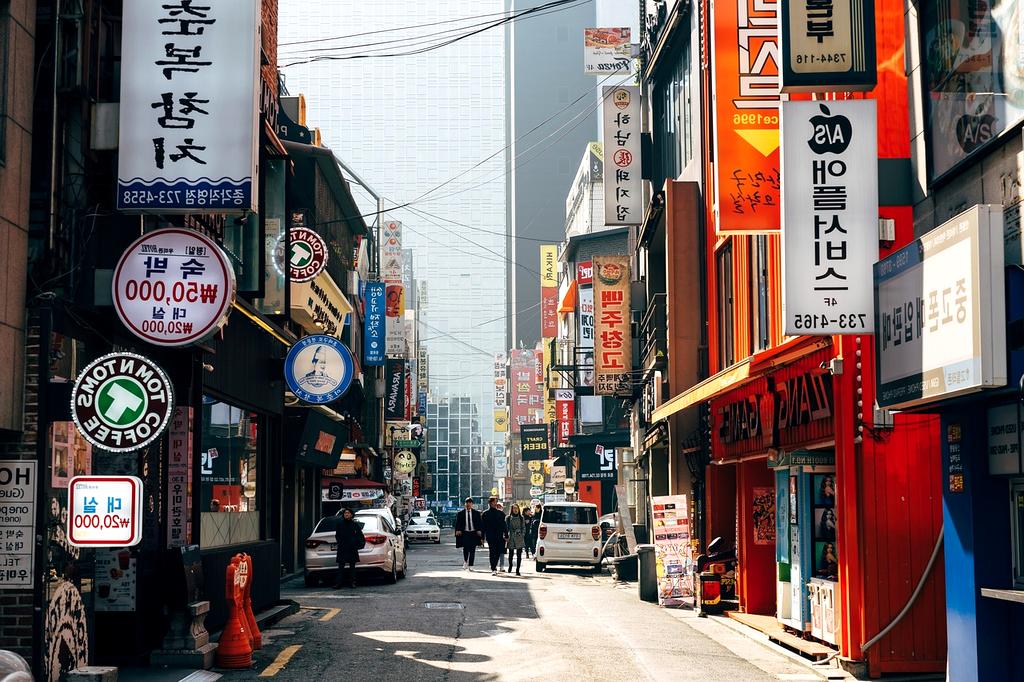 Augmented reality shield protecting user data